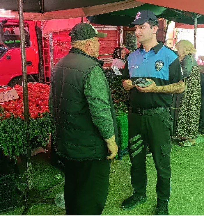 Niğde&rsquo;de polis vatandaşları dolandırıcılık ve hırsızlık konularında bilgilendirdi
