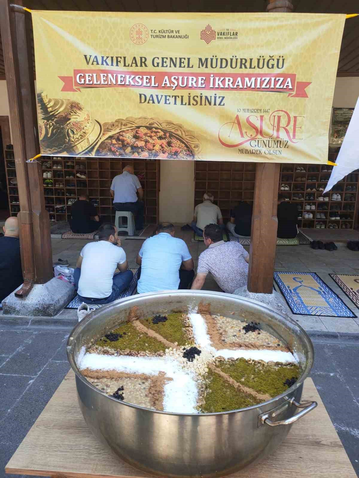 Sinop&rsquo;ta 2 bin 500 kişiye aşure ikramı

