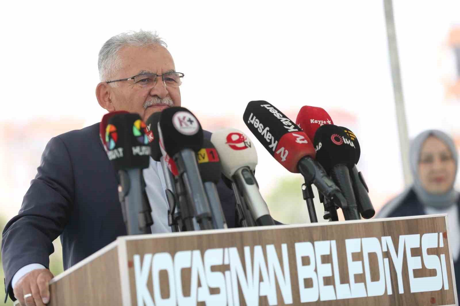 Başkan &Ccedil;olakbayrakdar: "Kentsel d&ouml;n&uuml;ş&uuml;me Kayseri usul&uuml; dokunuş: &uuml;&ccedil; hizmet aynı anda hayata ge&ccedil;iyor"
