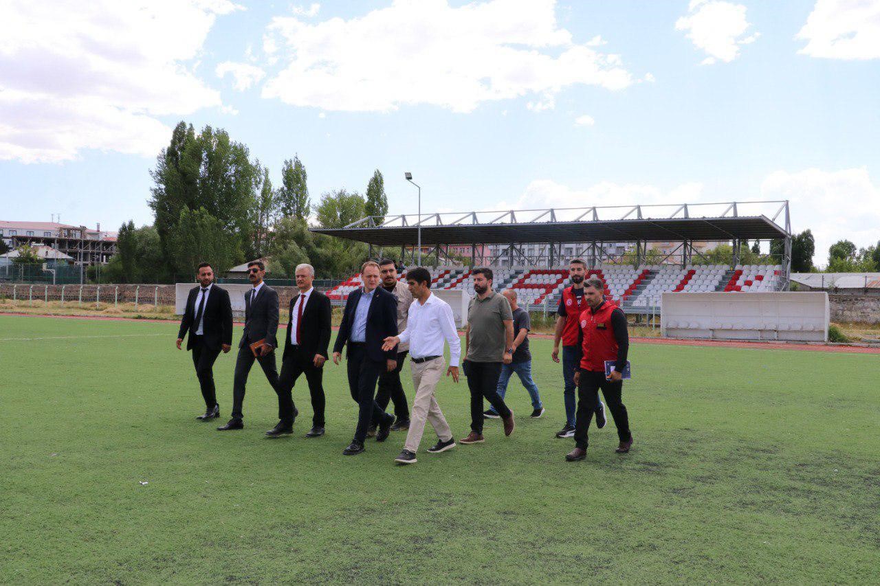 Kaymakam Koşansu yapımı devam eden spor merkezlerini ziyaret etti