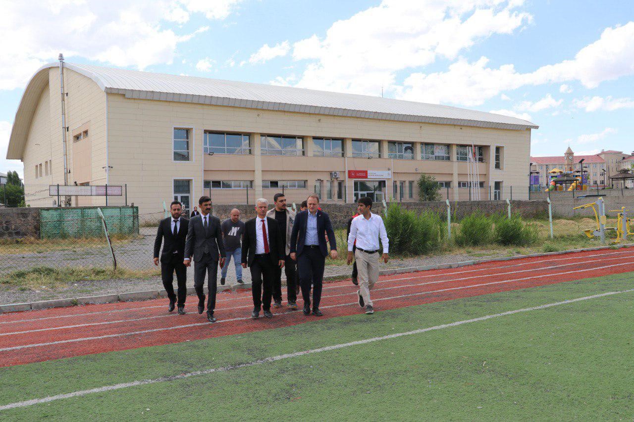 Kaymakam Koşansu yapımı devam eden spor merkezlerini ziyaret etti
