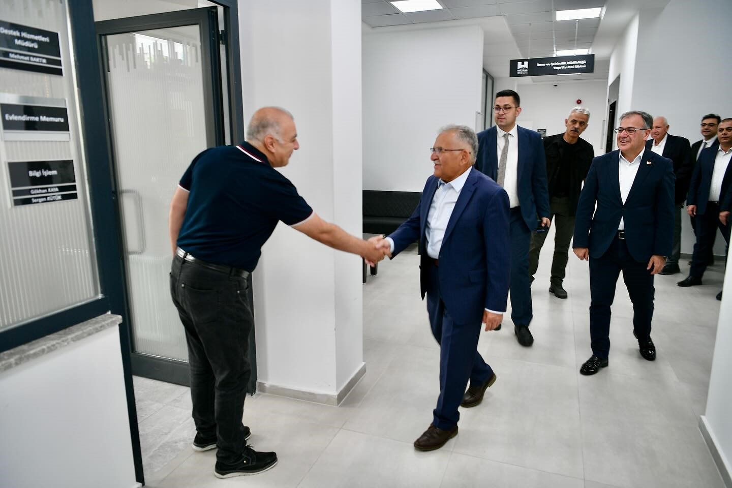 Başkan B&uuml;y&uuml;kkılı&ccedil;, il&ccedil;e belediyeleri yatırım toplantılarına Hacılar ile devam etti
