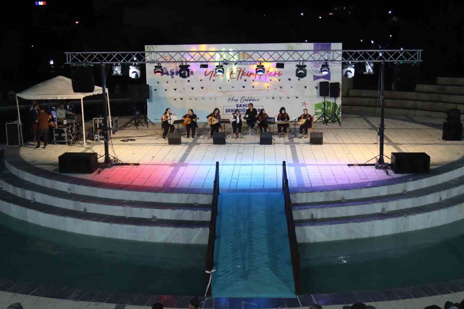 Yaz etkinliklerinde, Nağme-i Harput kadın musiki topluluğu sahne aldı