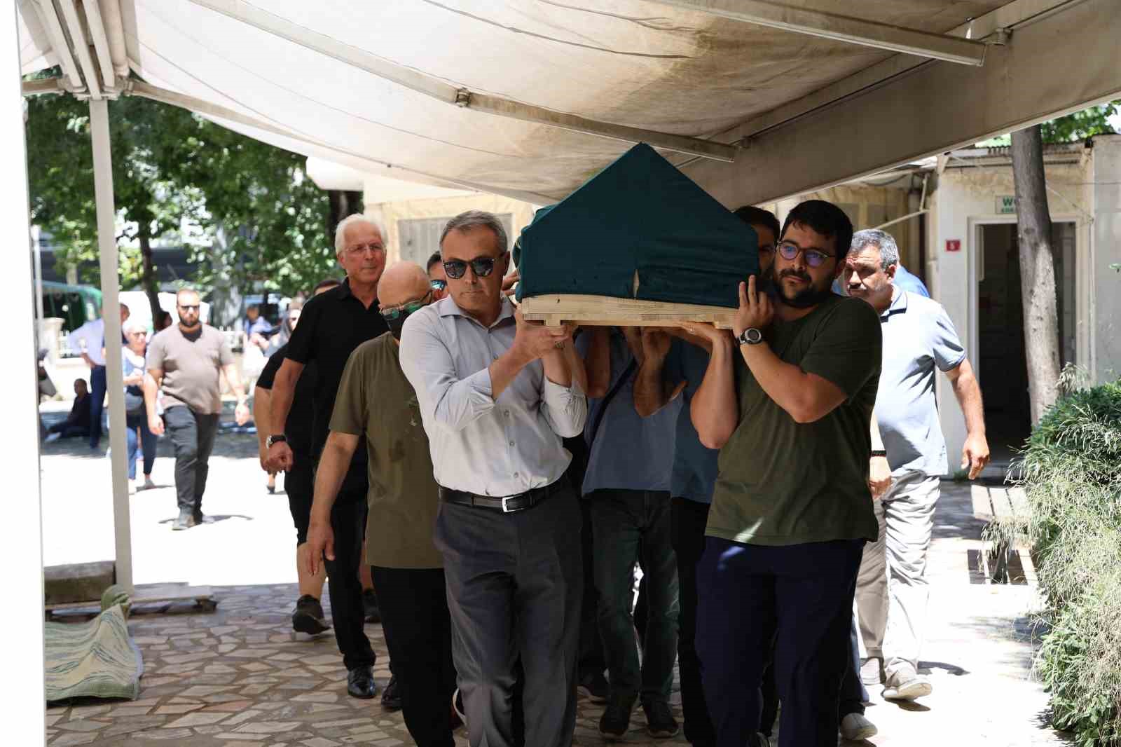 Rize’de meydana gelen uçak kazasında hayatını kaybeden pilot son yolculuğuna uğurlandı