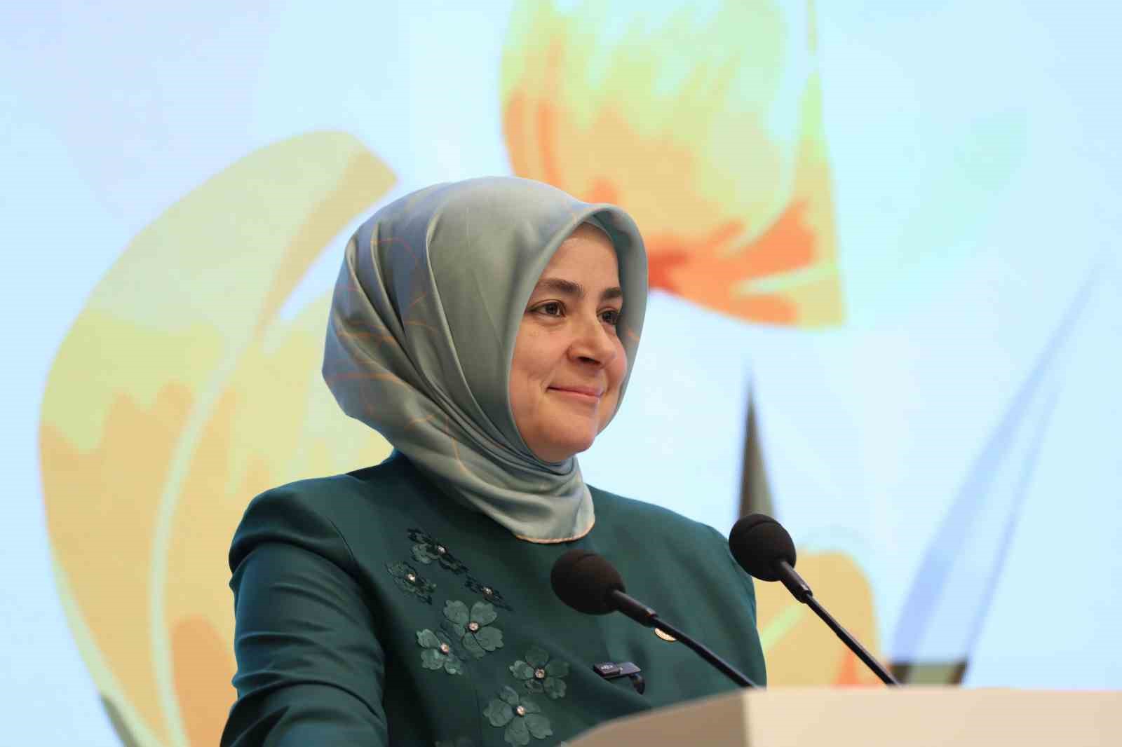 AK Parti Kadın Kolları’nın düzenlediği ‘Kadın Kolları Liderlik Akademisi’ sona erdi