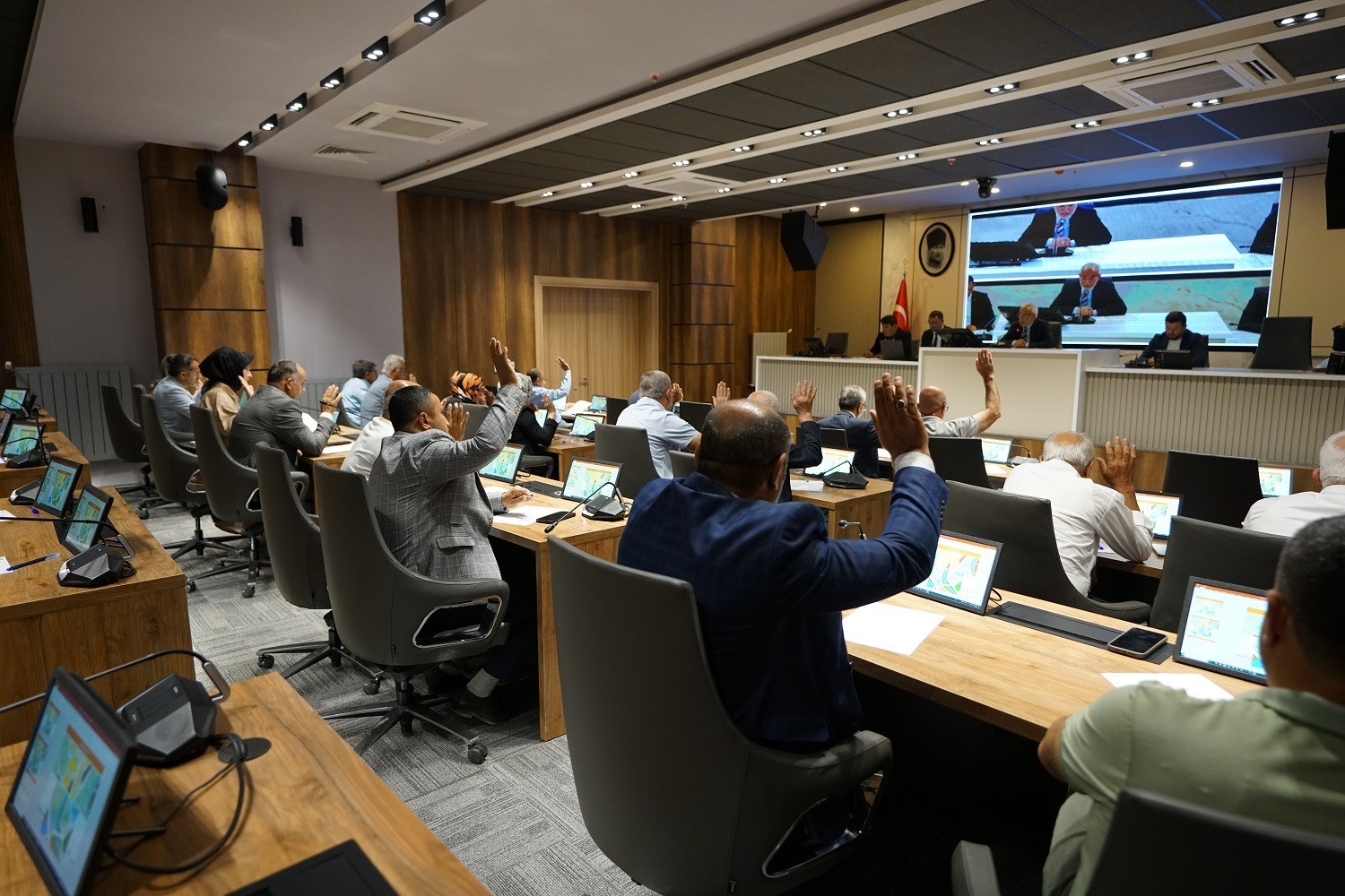 Yeşilyurt&rsquo;ta imar planı değişiklikleri meclisten ge&ccedil;ti
