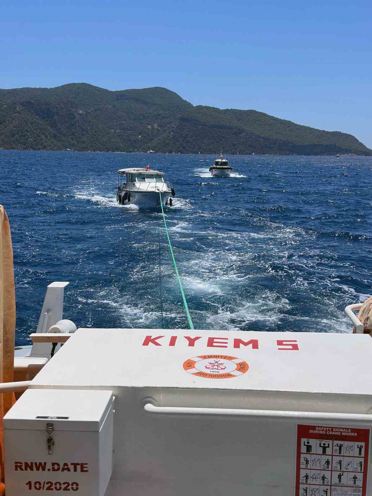 Fethiye’de arızalanan ve sürüklenen tekne kurtarıldı