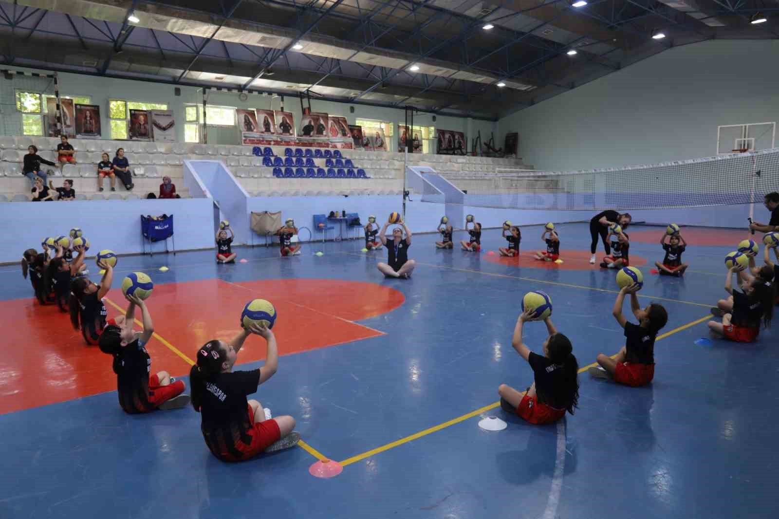 Turgutlu’da çocuklar yaz spor okullarıyla hem eğleniyor hem öğreniyor