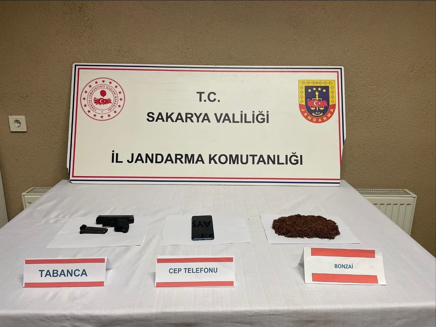 Jandarmadan iki il&ccedil;ede uyuşturucu operasyonu: 2 tutuklama
