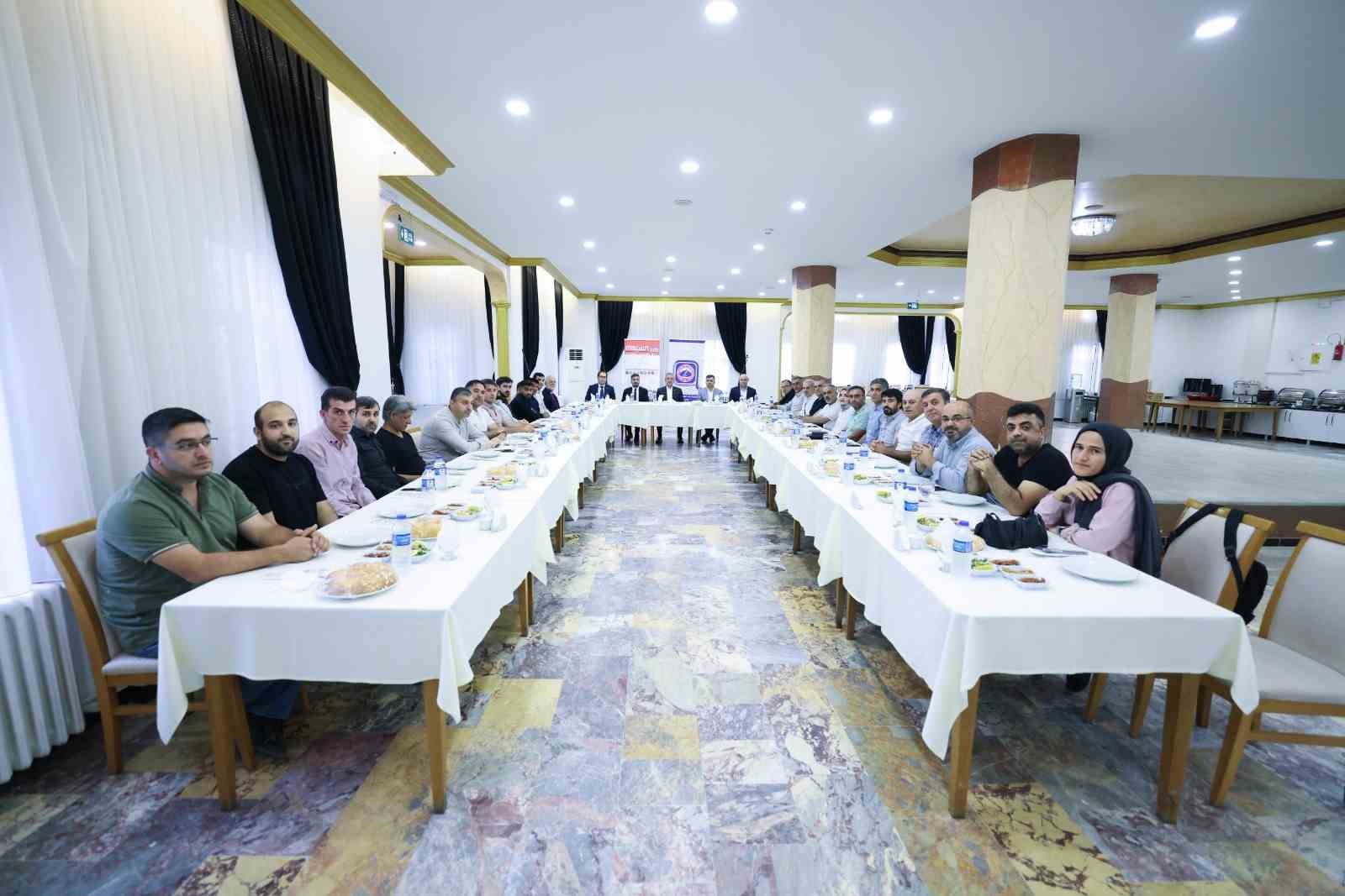 Vali Akkoyun, "Mardin Medya Meclisi" buluşmasına katıldı
