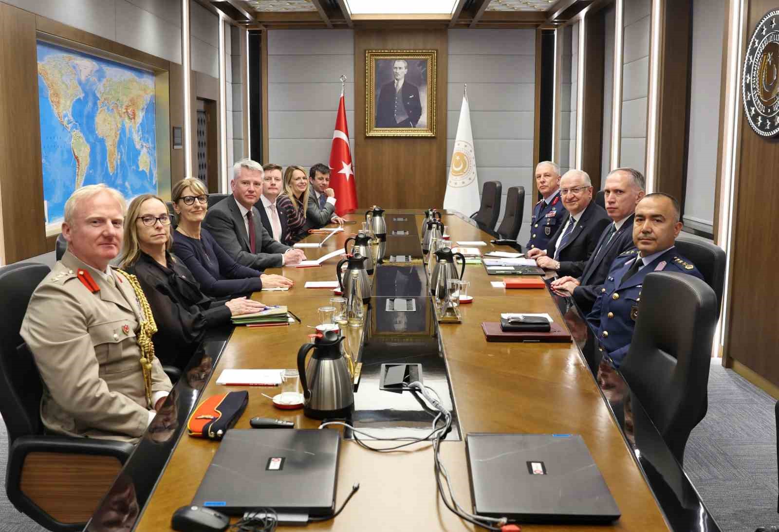 Bakan G&uuml;ler, BAE Systems Genel M&uuml;d&uuml;r&uuml; Woodburn ve İngiltere B&uuml;y&uuml;kel&ccedil;isi Morris&rsquo;i kabul etti
