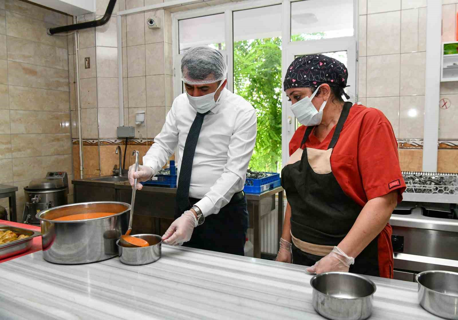 Tunceli&rsquo;de 228 haneye &uuml;cretsiz sıcak yemek hizmeti
