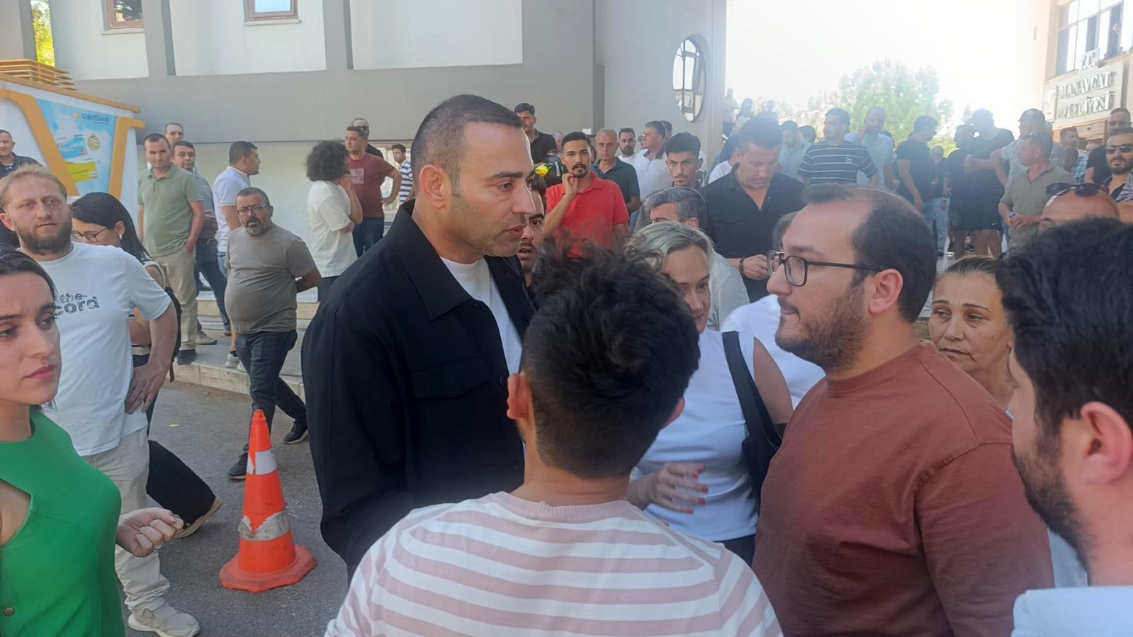 Manavgat Belediyesi&rsquo;ne &rsquo;r&uuml;şvet ve yolsuzluk&rsquo; operasyonu
