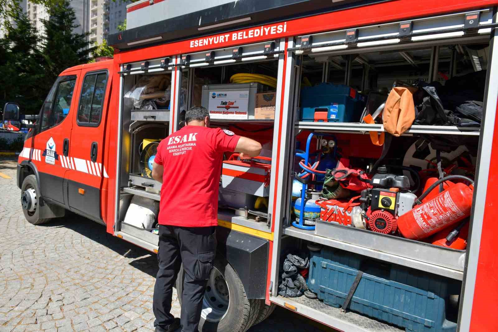 Esenyurt Belediyesi Arama Kurtarma Ekibi İzmir yangınlarına destek için yola çıktı