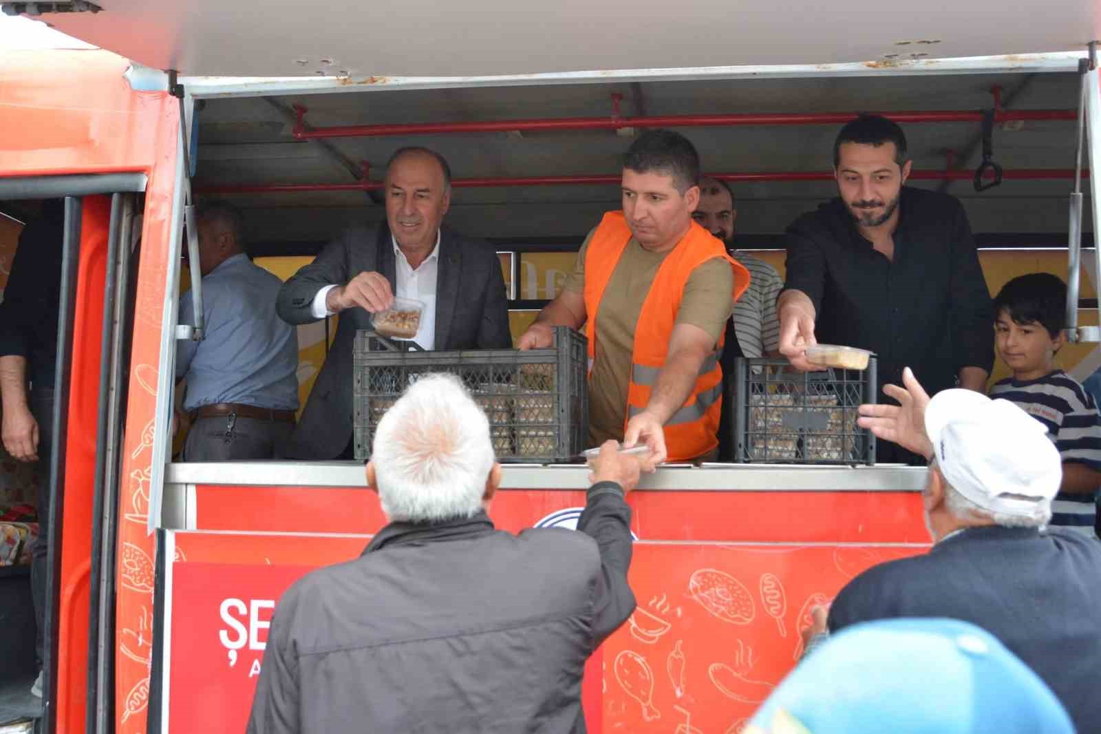 Alaca Belediyesi&rsquo;nden vatandaşlara aşure ikramı
