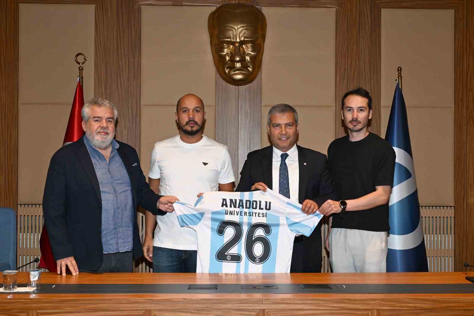 Anadolu &Uuml;niversitesi Spor Kul&uuml;b&uuml; Futbol Şubesi Eskişehir Anadolu Spor Faaliyetler A.Ş.&rsquo;ye devredildi
