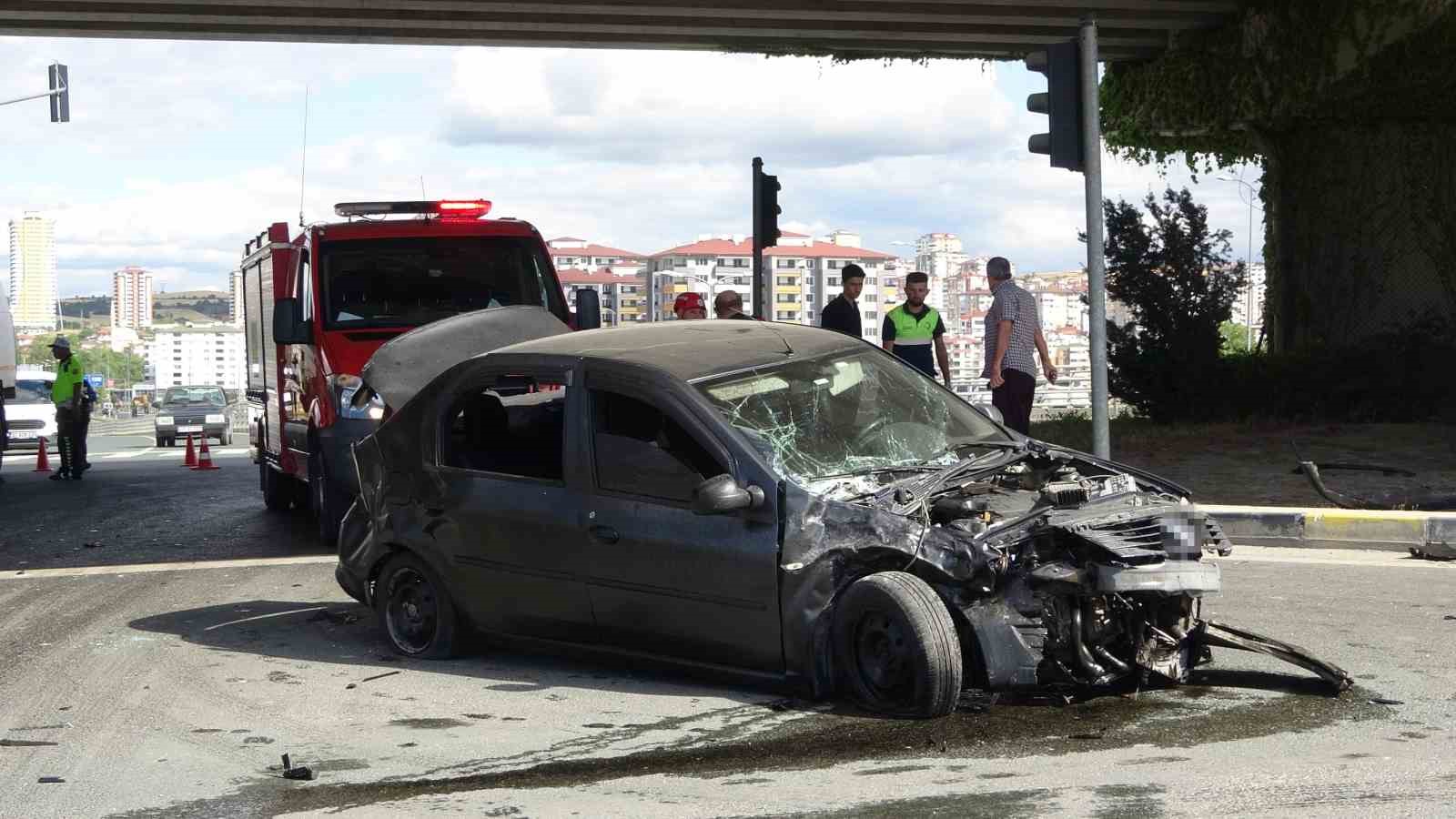 Kastamonu’da minibüs ile otomobil çarpıştı: 4 yaralı