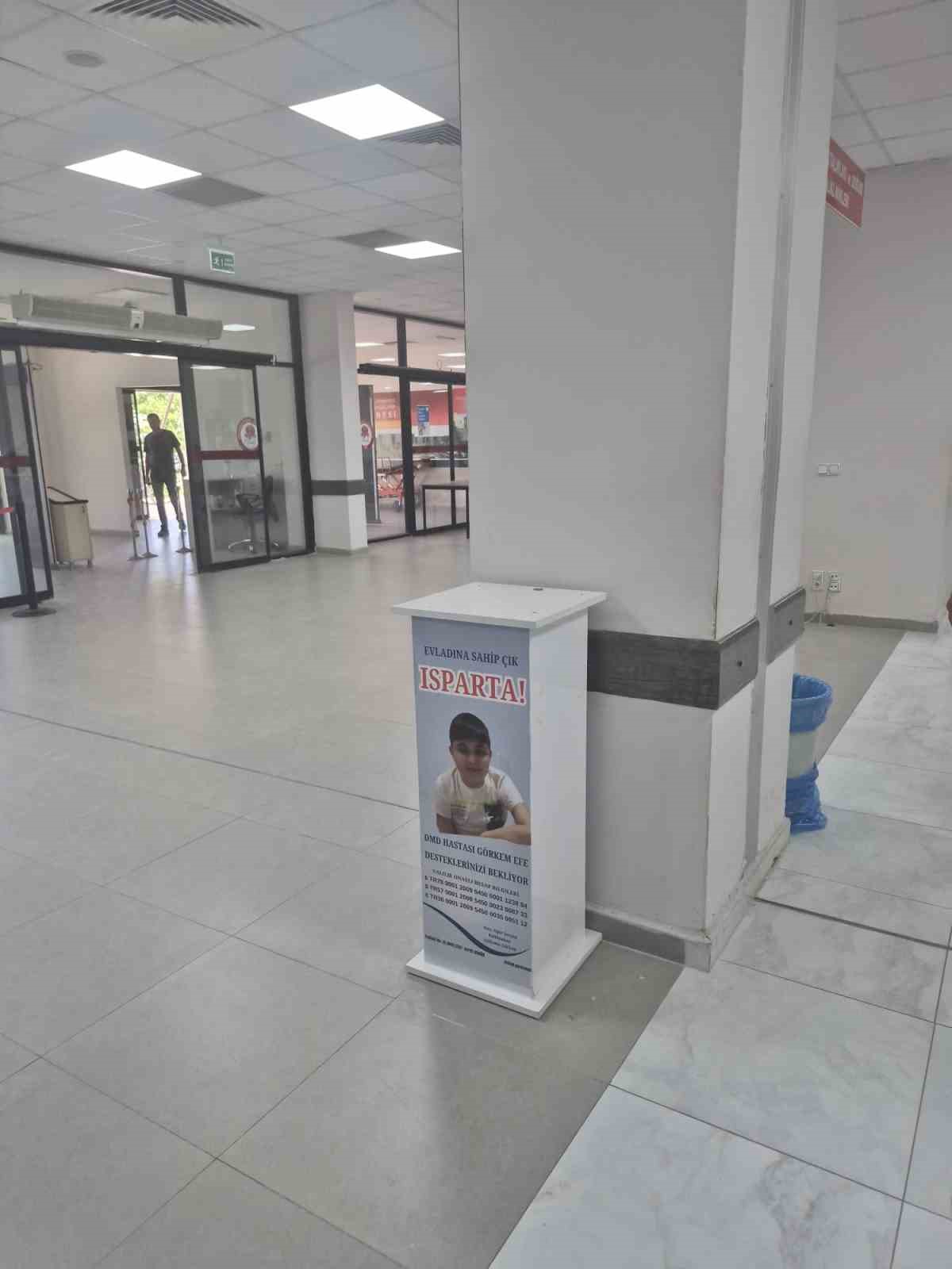 SD&Uuml; Hastanesi&rsquo;nde 16 yaşındaki DMD hastası G&ouml;rkem&rsquo;in bağış kumbarasını &ccedil;aldılar
