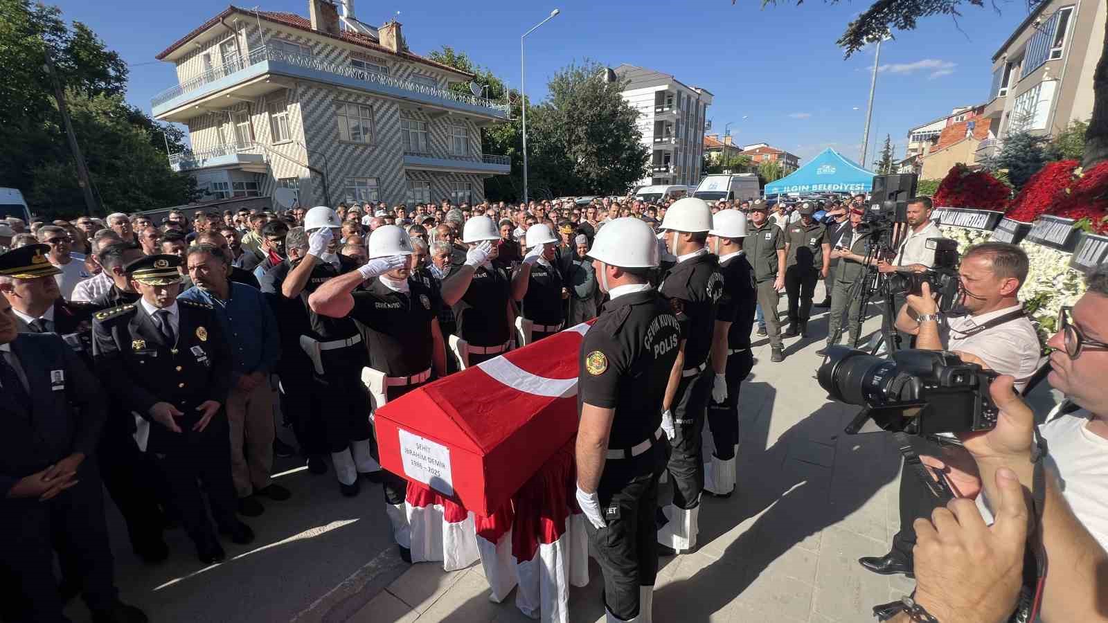 Orman yangınında şehit olan olan İbrahim Demir, Konya’da son yolculuğuna uğurlandı