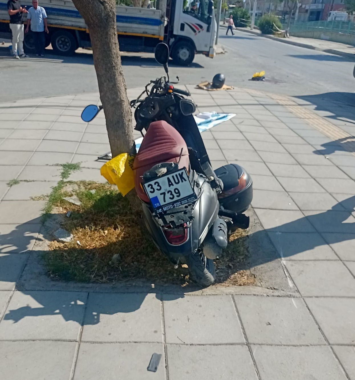 Kaza anı kamerada: Motosiklet s&uuml;r&uuml;c&uuml;s&uuml; kadın kazada hayatını kaybetti
