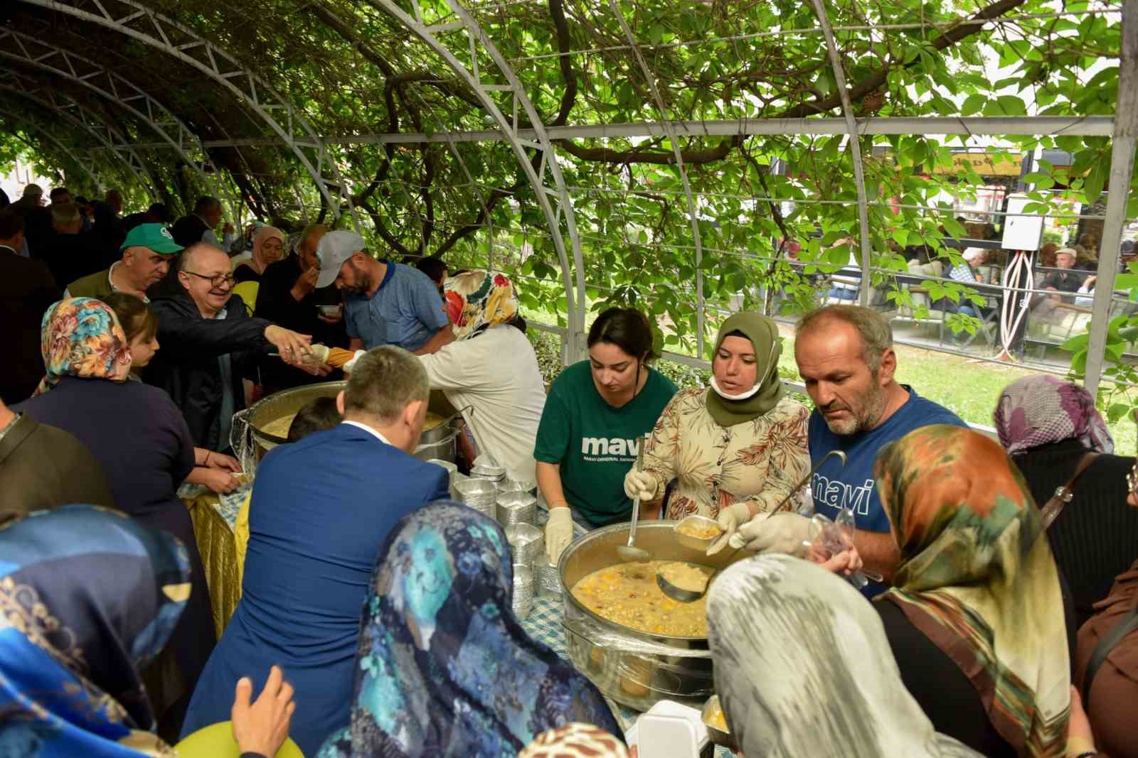 Kastamonu&rsquo;da 2 bin 500 kişiye aşure ikram edildi
