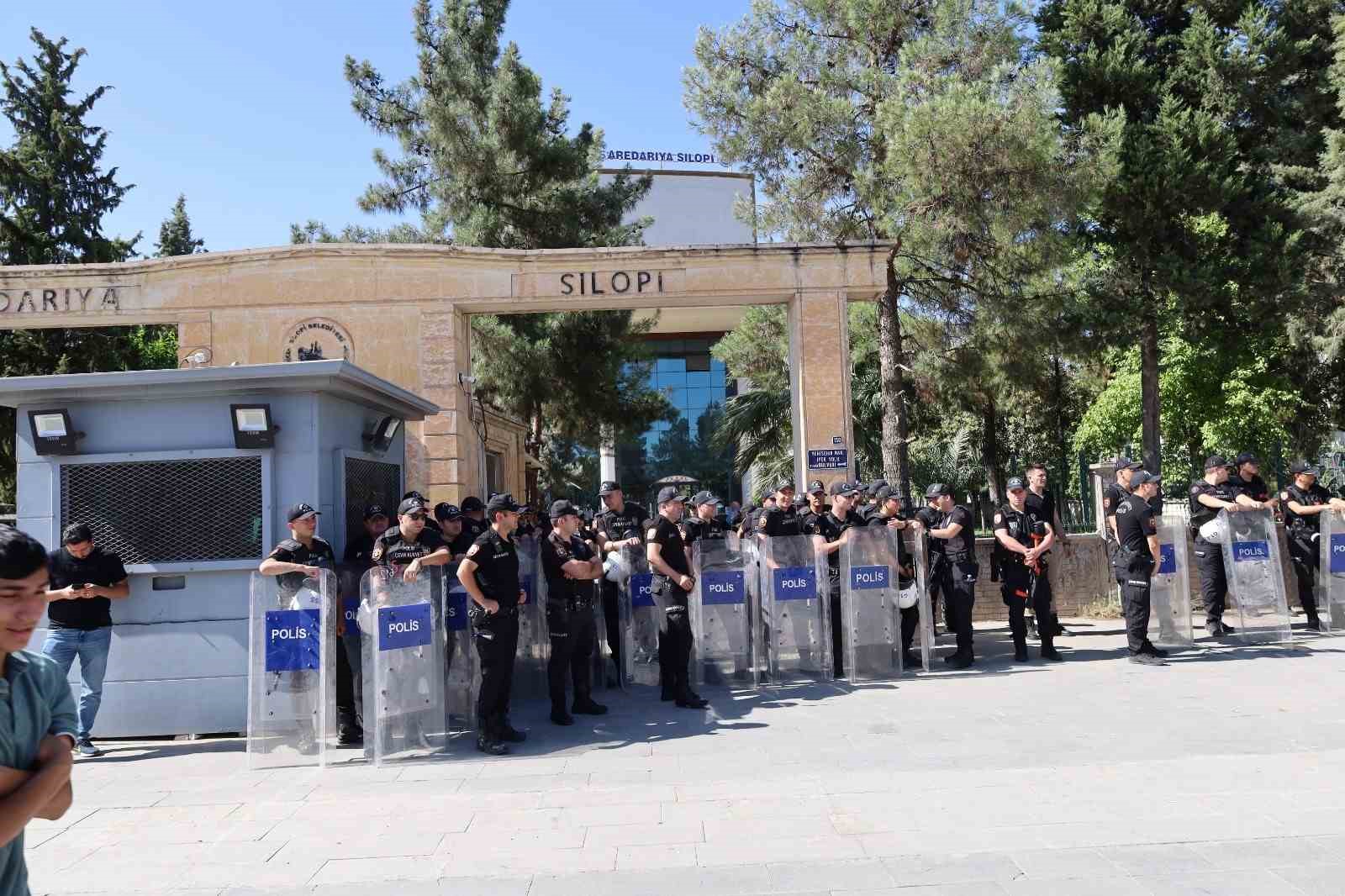 Silopi’de DEM Parti yürüyüşüne tepki gösteren bir kişi darbedildi