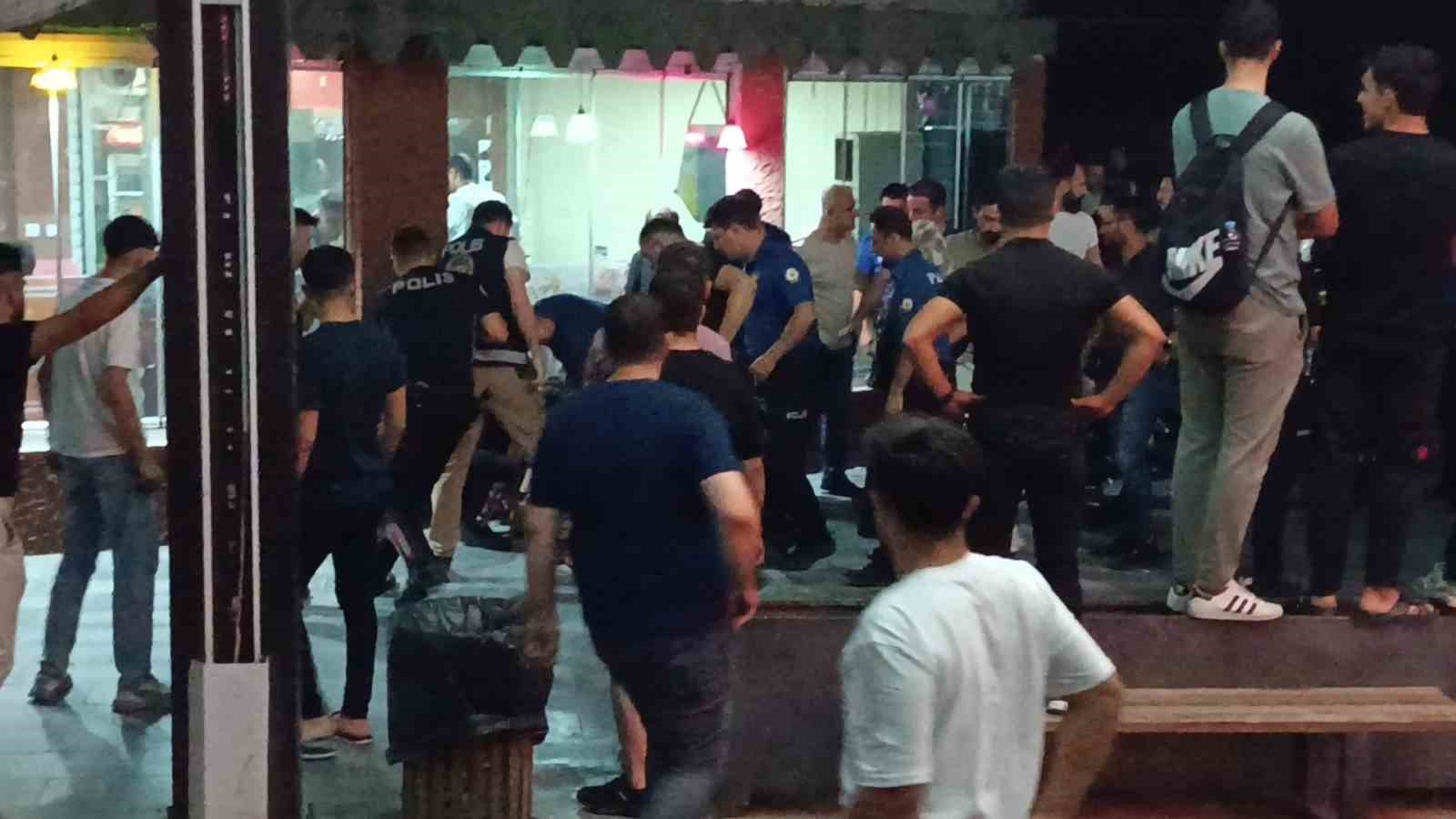Batman’da aparmanın giriş katına sığınan firari şahıs ikna sonucu teslim oldu

