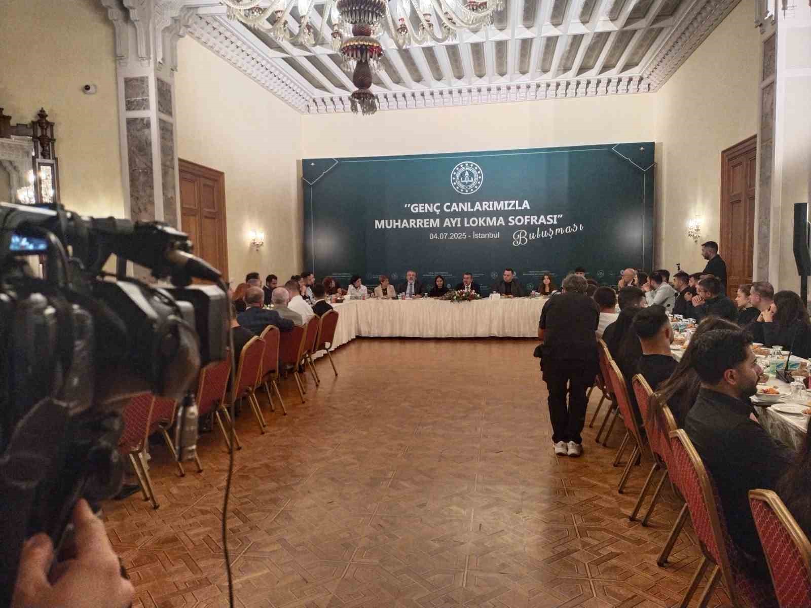 Milli Eğitim Bakanı Yusuf Tekin ’Genç Canlarımızla Muharrem Ayı Lokma Sofrası’ programına katıldı