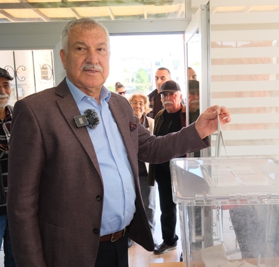 Adana Bykehir Belediye Bakan Karalar gzaltna alnd, belediyede arama balatld
