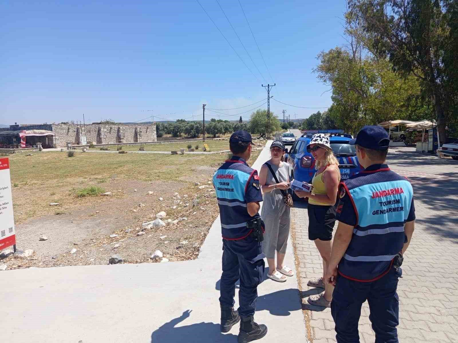 Didim jandarması vatandaşları bilgilendirdi