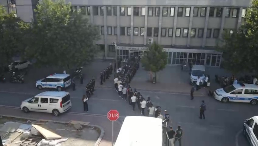 Eskort ilanı için lüks villaya çağrı merkezi kurup 11 milyon dolandıran 17 şüpheli tutuklandı