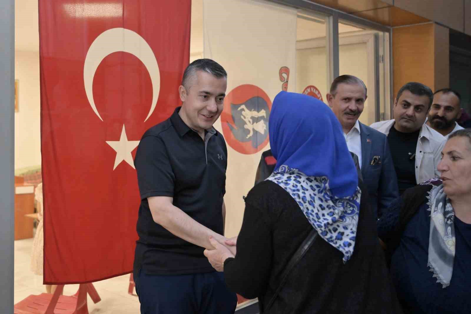 Esenyurt Belediye Başkan Vekili Can Aksoy, Muharrem Lokmasında canlarla buluştu
