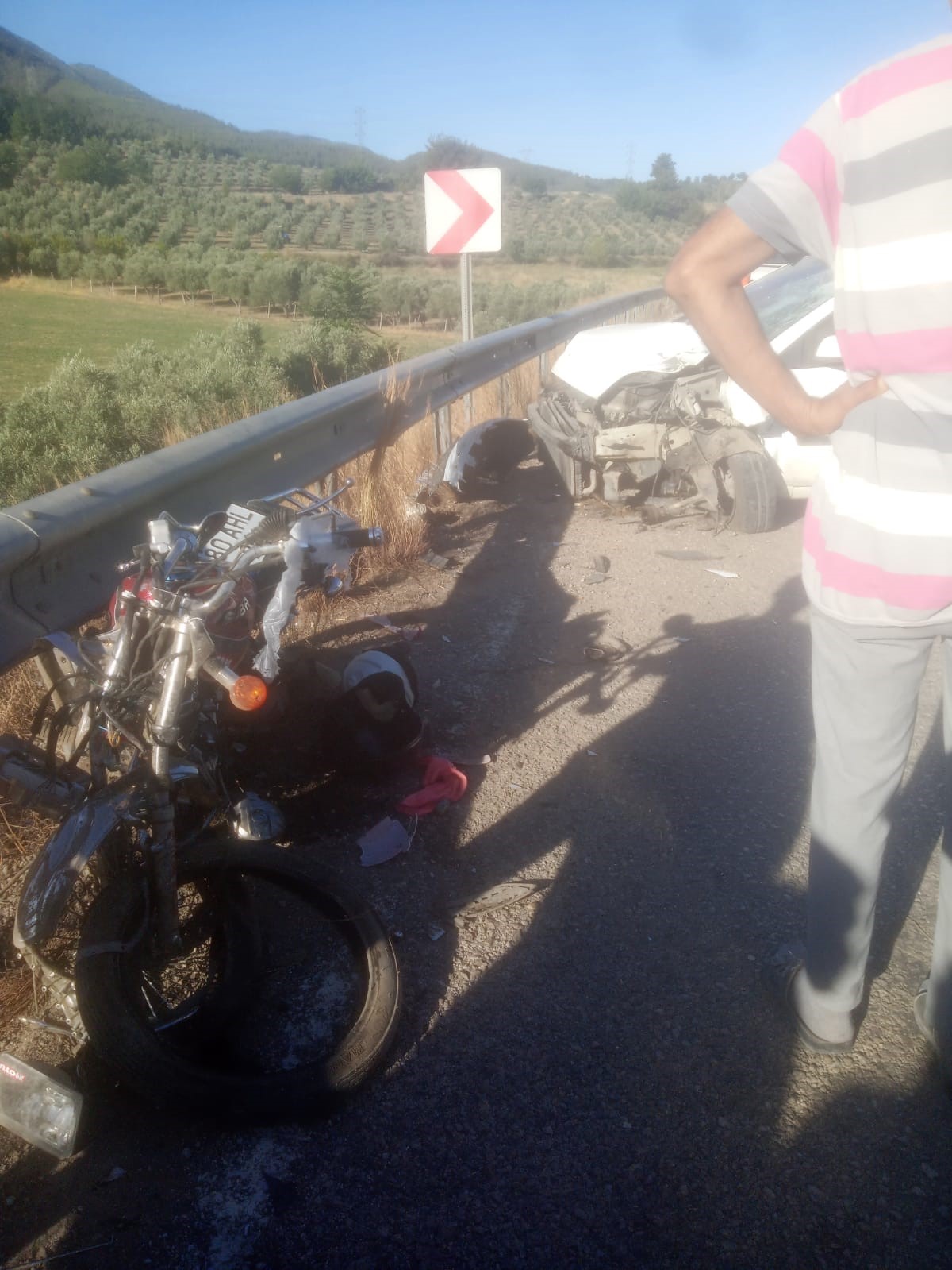 Otomobil ile motosiklet çarpıştı: 2 yaralı