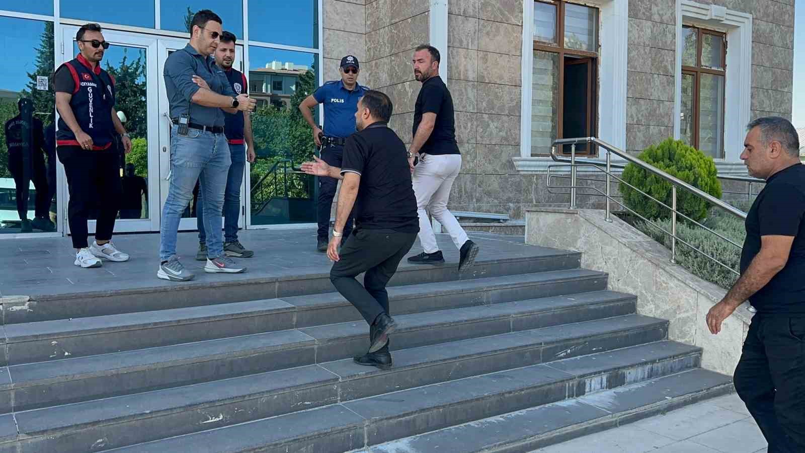 Adıyaman Belediye Başkanı Abdurrahman Tutdere gözaltına alındı