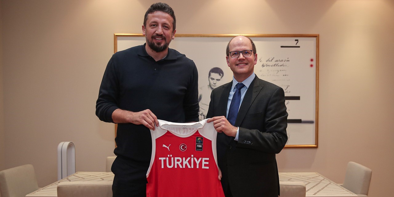 Hidayet Türkoğlu: "FIBA pencereleri sayesinde taraftarlar milli takımlarını yılda birkaç kez canlı izleyebiliyor"