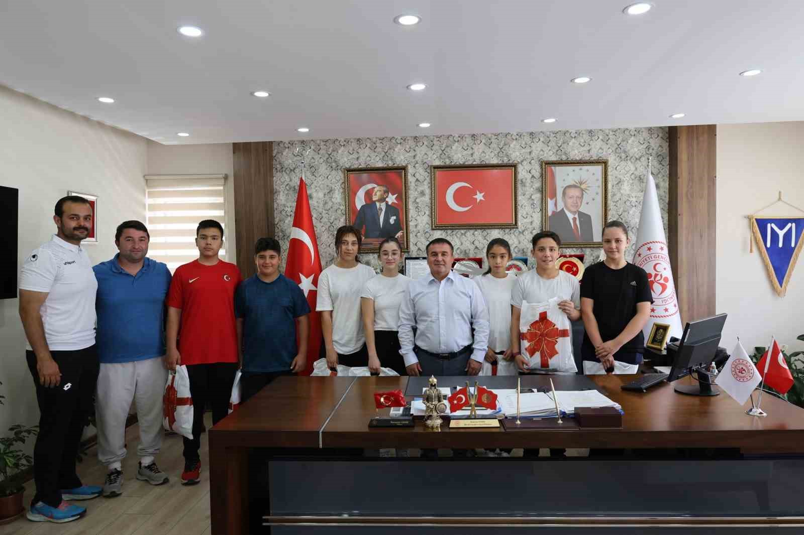 Judonun yıldızları başarılarını İl Müdürü Demir’i ile paylaştı
