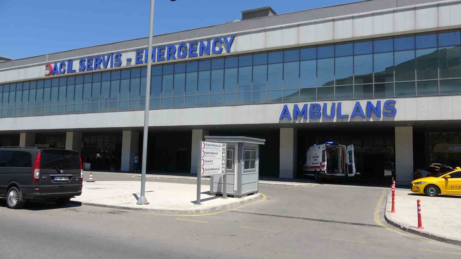 Serinlemek için girdiği denizde boğulma tehlikesi geçirdi: 17 yaşındaki gencin durumu ağır
