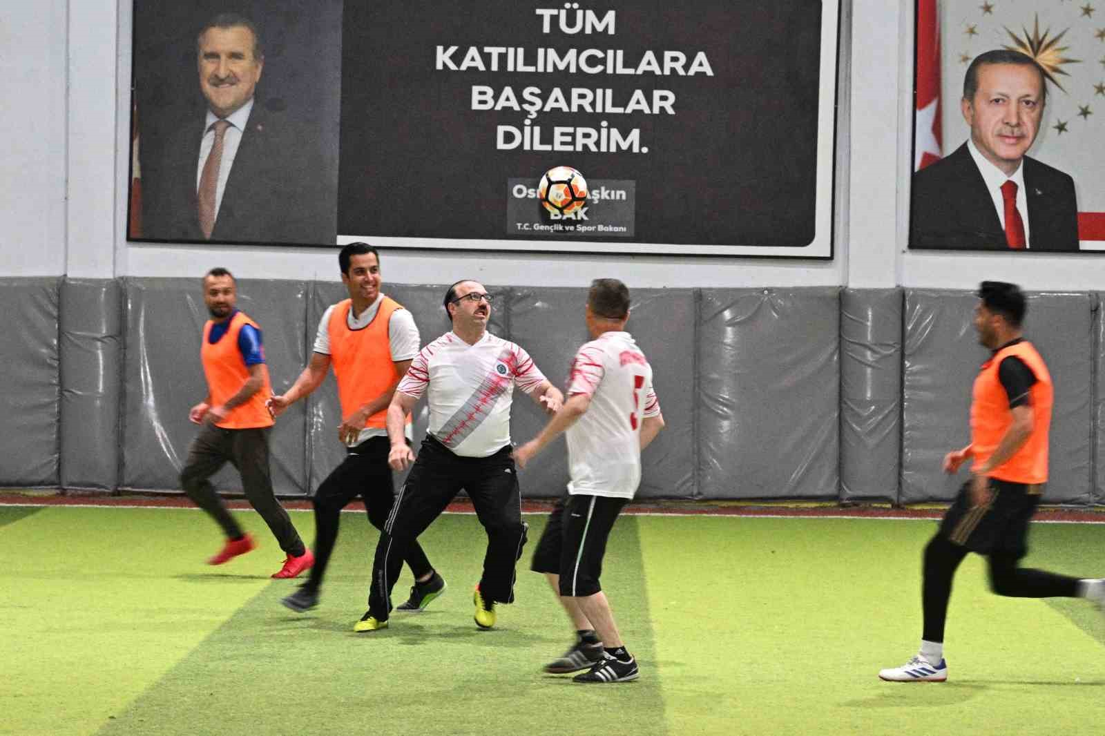 Erzurum protokolü ve medya mensupları "Sağlıklı yaşam için" sahaya çıktı
