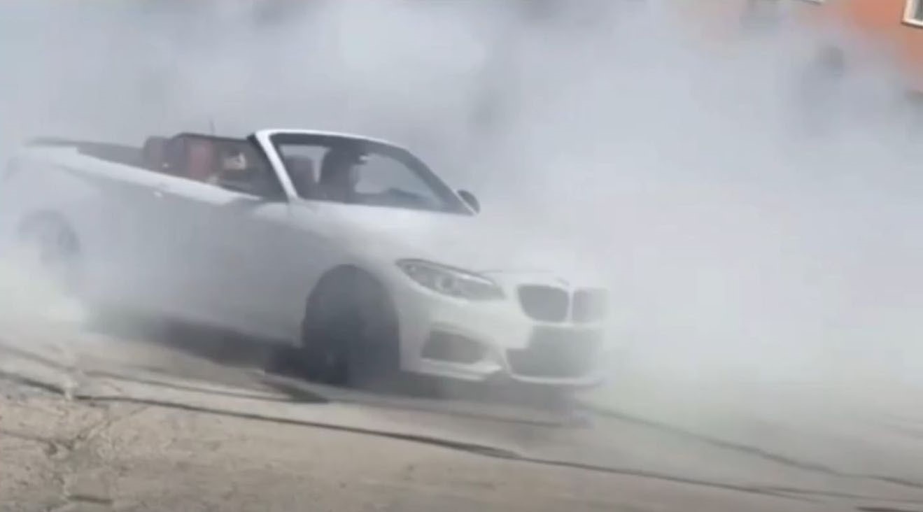 Cadde ortasında drift atan s&uuml;r&uuml;c&uuml;ye 46 bin TL ceza
