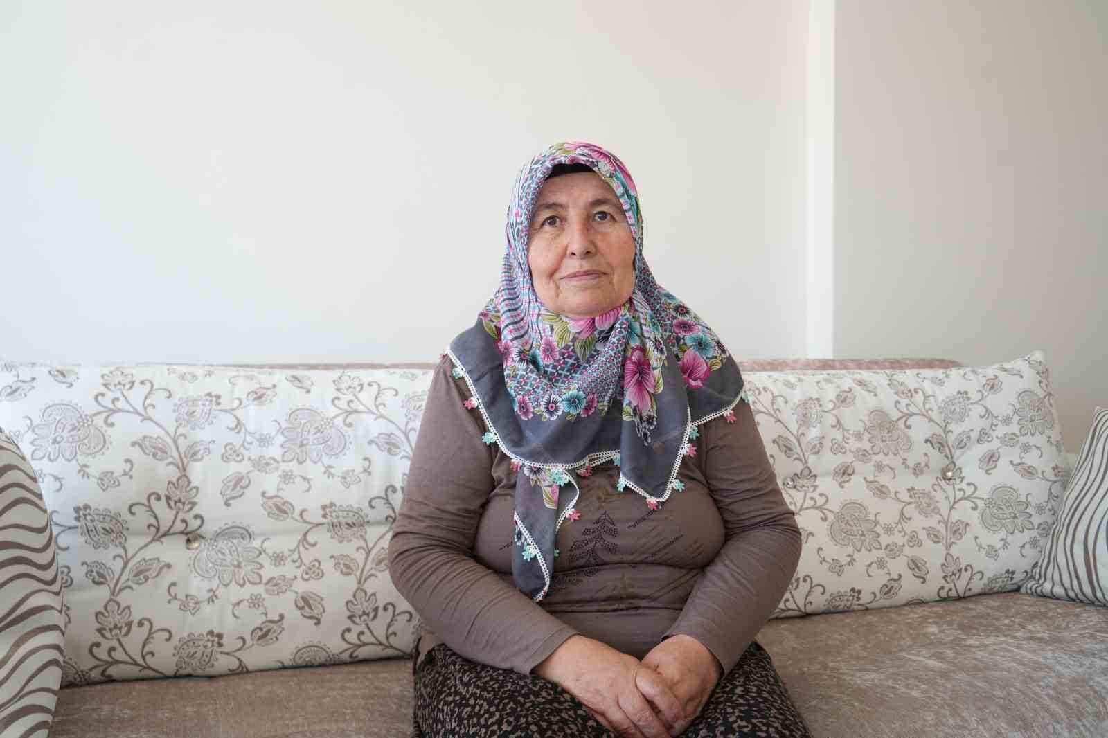 64 yaşında azmiyle okuma yazma &ouml;ğrendi: "Okumak &Ouml;zg&uuml;rl&uuml;kt&uuml;r"
