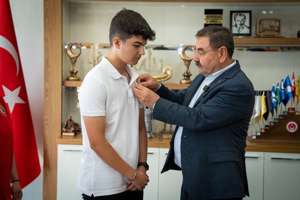 Gölbaşı Belediye Başkanı Odabaşı, ilçeyi temsil eden genç sporcuları ağırladı