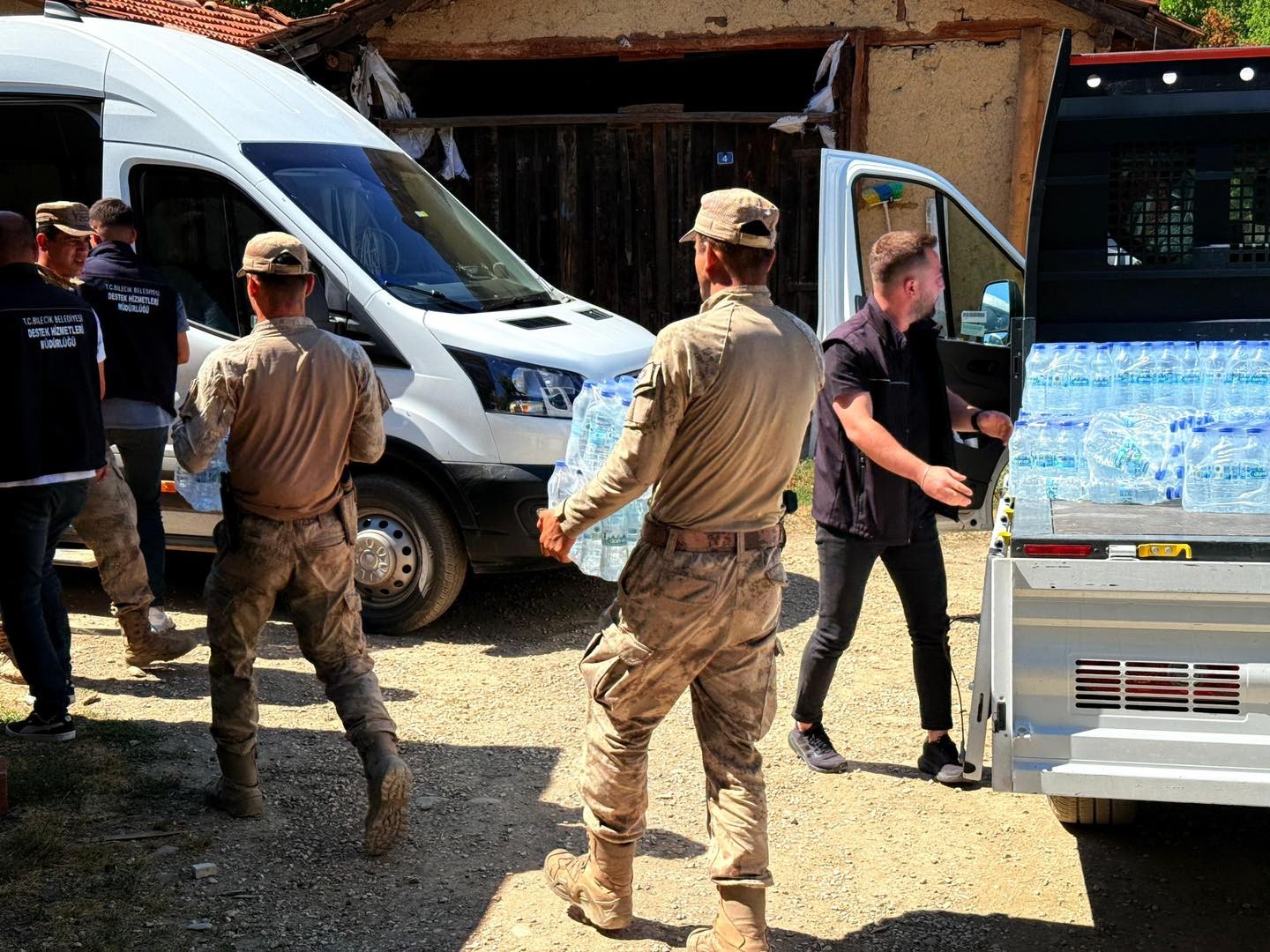 Bilecik Belediyesi&rsquo;nden K&ouml;pr&uuml;cek K&ouml;y&uuml;&rsquo;ne destek eli
