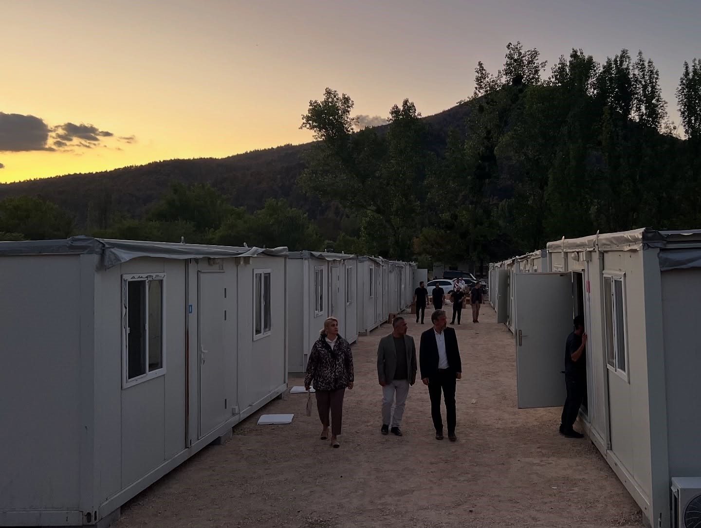 Başkan Yıldırım, konteyner kentlerde incelemelerde bulundu
