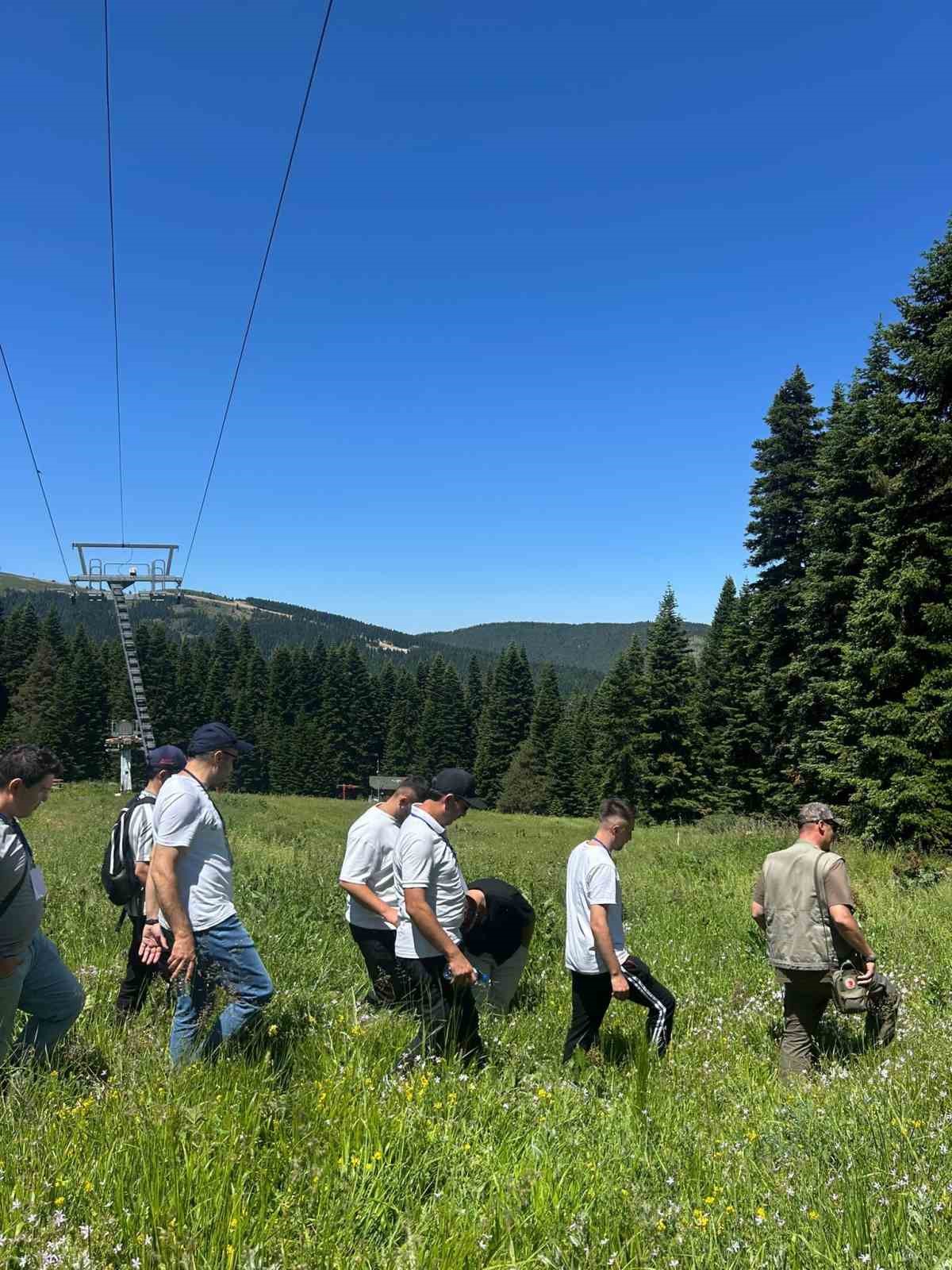 Ilgaz Dağı&rsquo;nda &uuml;niversite &ouml;ğrencilerine yaban hayatı anlatıldı
