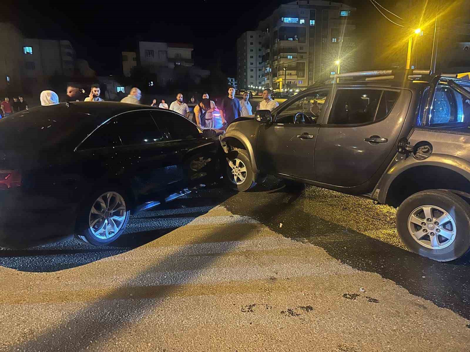 Mardin’de otomobil ile pikabın çarpıştığı kazada 6 kişi yaralandı