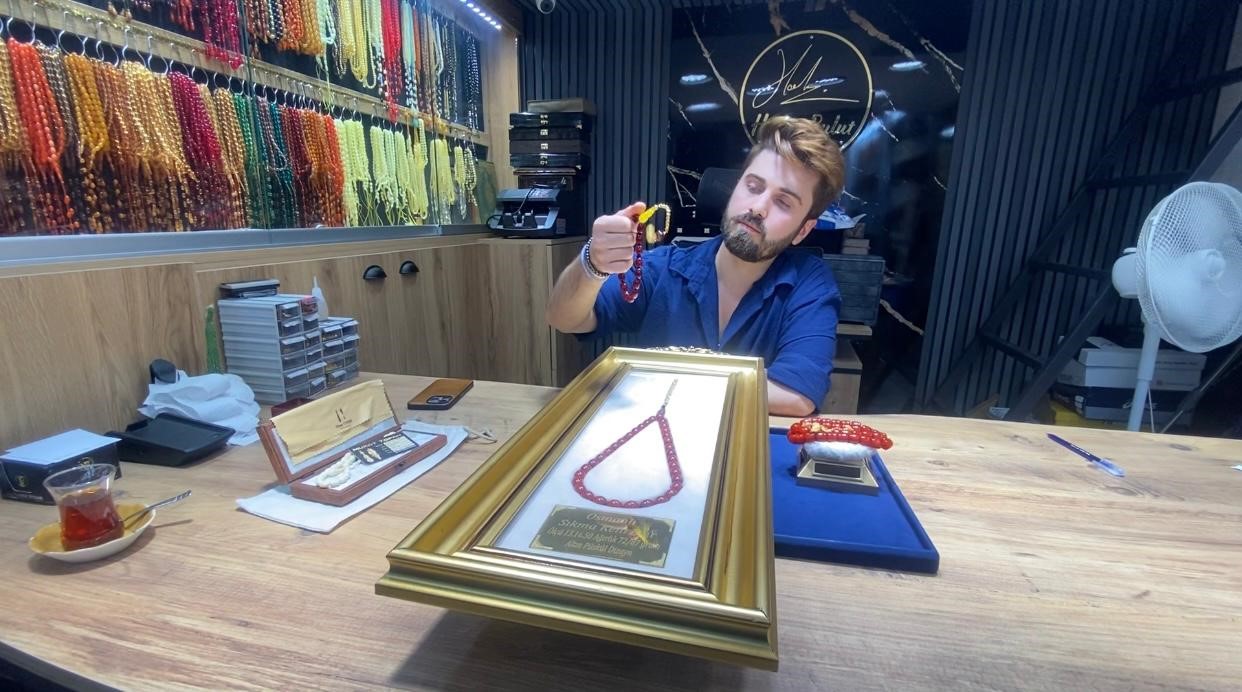 Elazığ&rsquo;da milyonluk Osmanlı kehribarı tespihler g&ouml;r&uuml;c&uuml;ye &ccedil;ıktı
