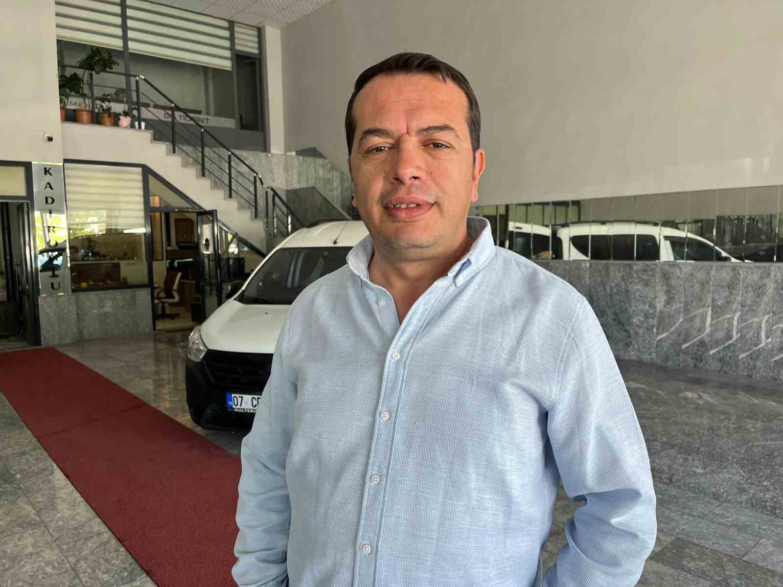 Galericinin uyanıklığı yaşlı adamı dolandırılmaktan kurtardı