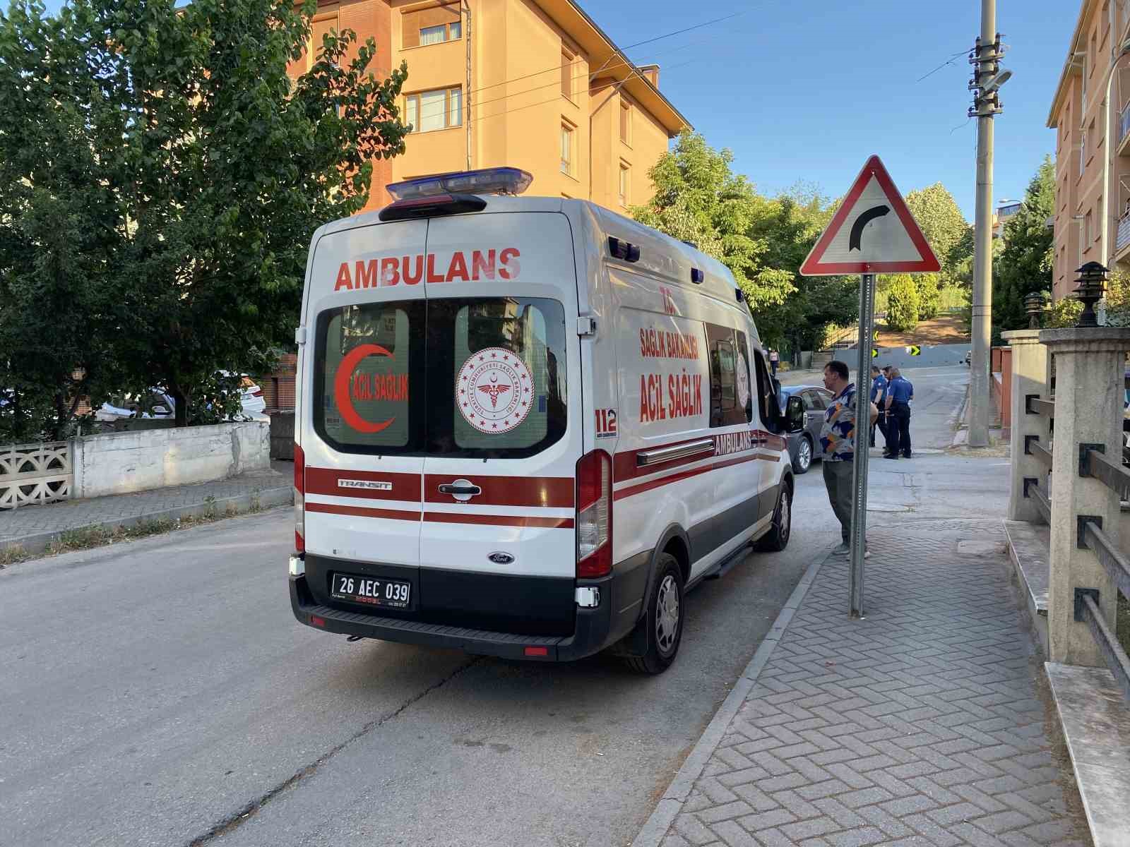 İki otomobil sokak kesişiminde &ccedil;arpıştı: 1 yaralı
