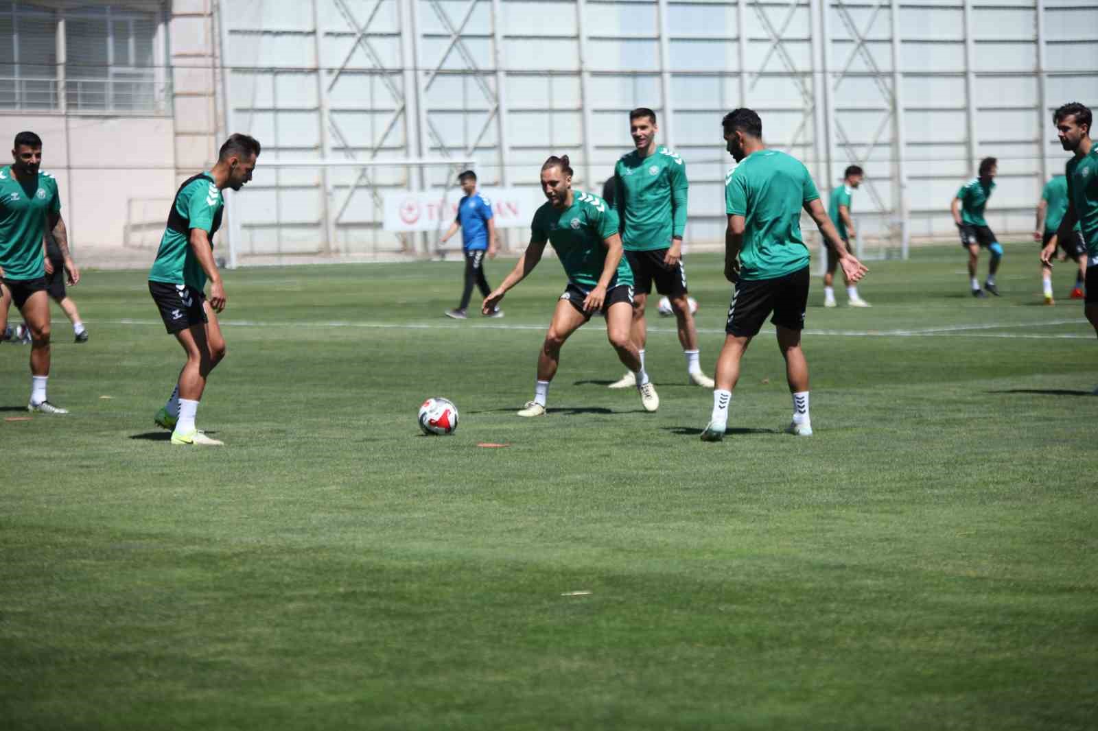 Recep U&ccedil;ar: "En iyi şekilde lige girmek istiyoruz"
