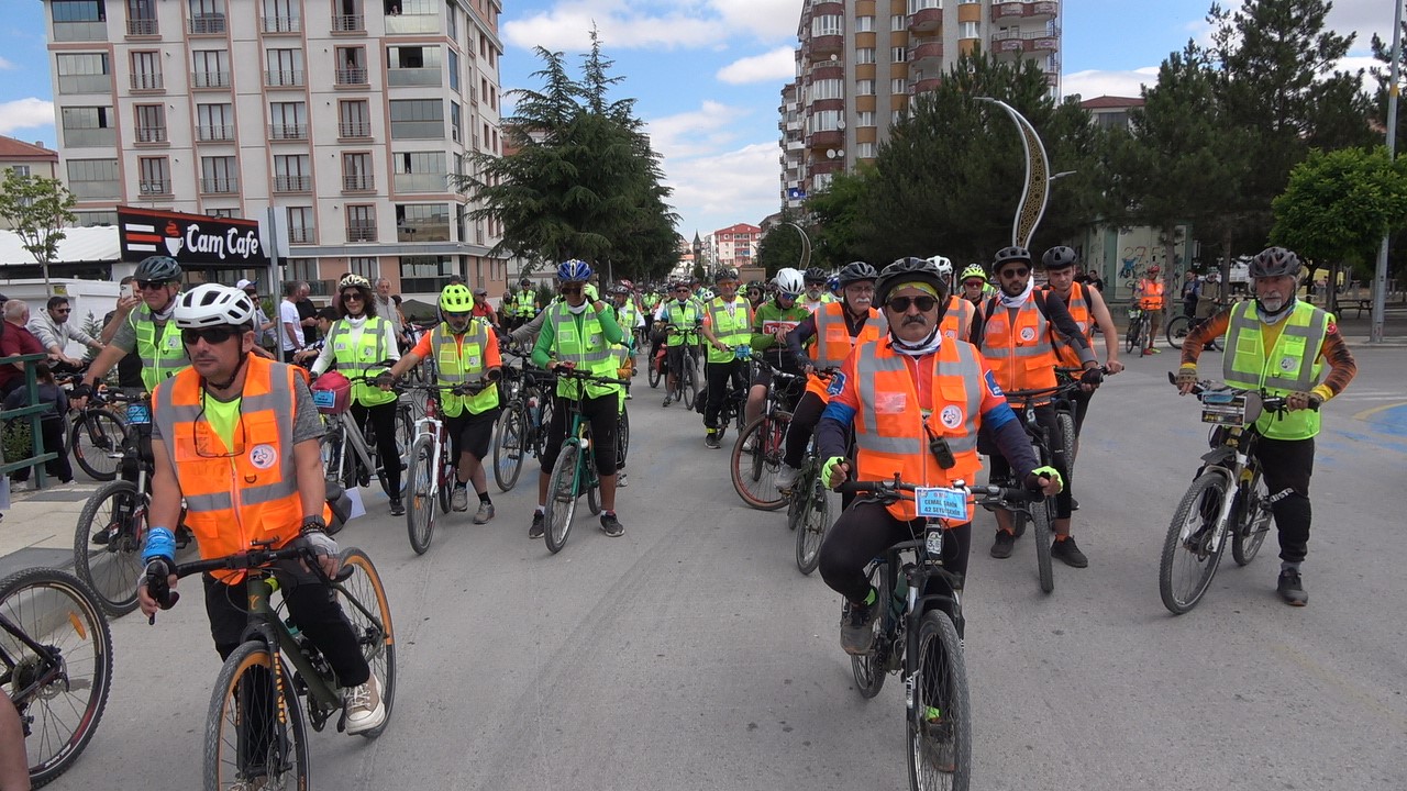 &Uuml;lkenin d&ouml;rt bir yanından gelen bisiklet severler Sorgun&rsquo;daki festivalde buluştu
